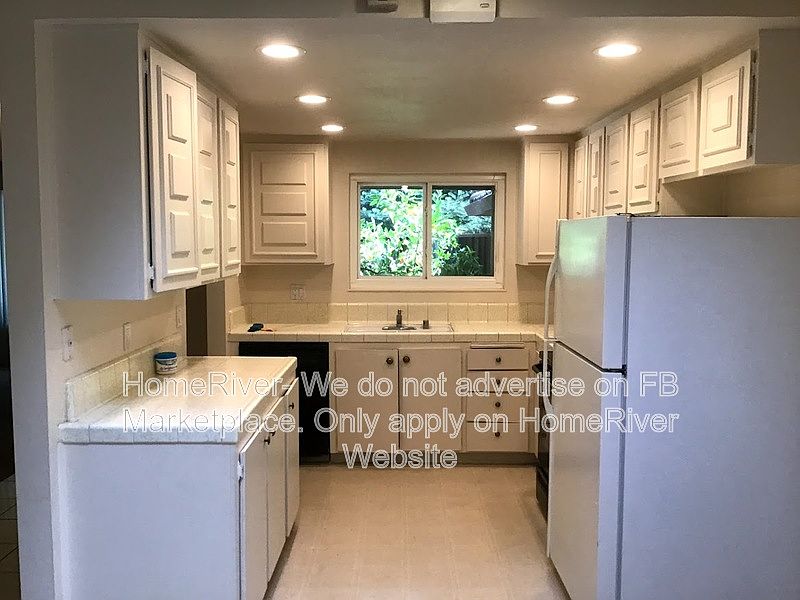 1st image of 52 Mossglen Cir