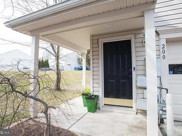 200 Toddson Ln — Photo 3