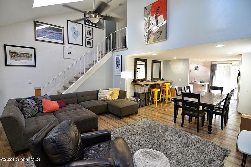 5th image of 166 Thimbleberry Road