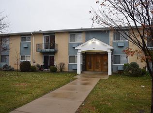 9561 Dee Rd #102B, Des Plaines, IL 60016