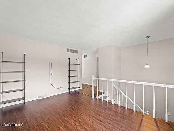 3rd image of 678 Oak Creek Ct