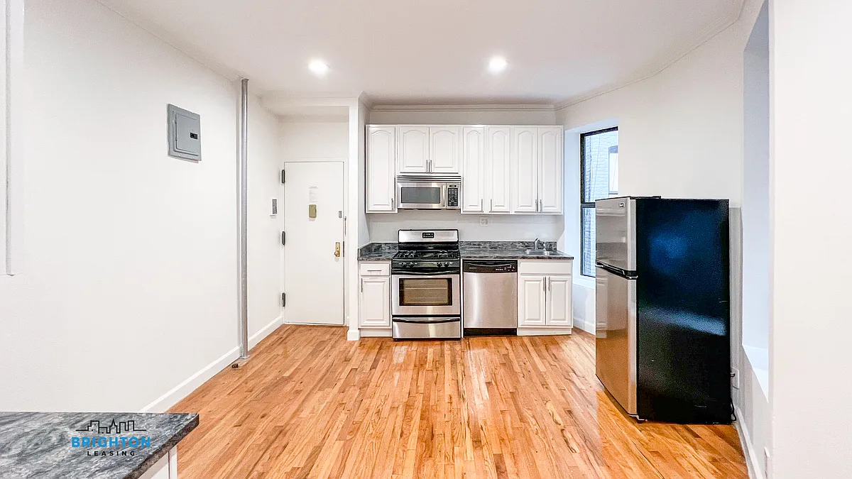 Building Photo - 108 9th Ave #2D