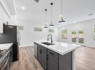 968 Highland Sound Ln, Houston, TX 77091