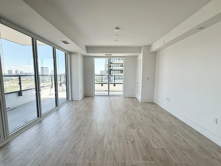 10 Inn On The Park Dr #1804 — Photo 7