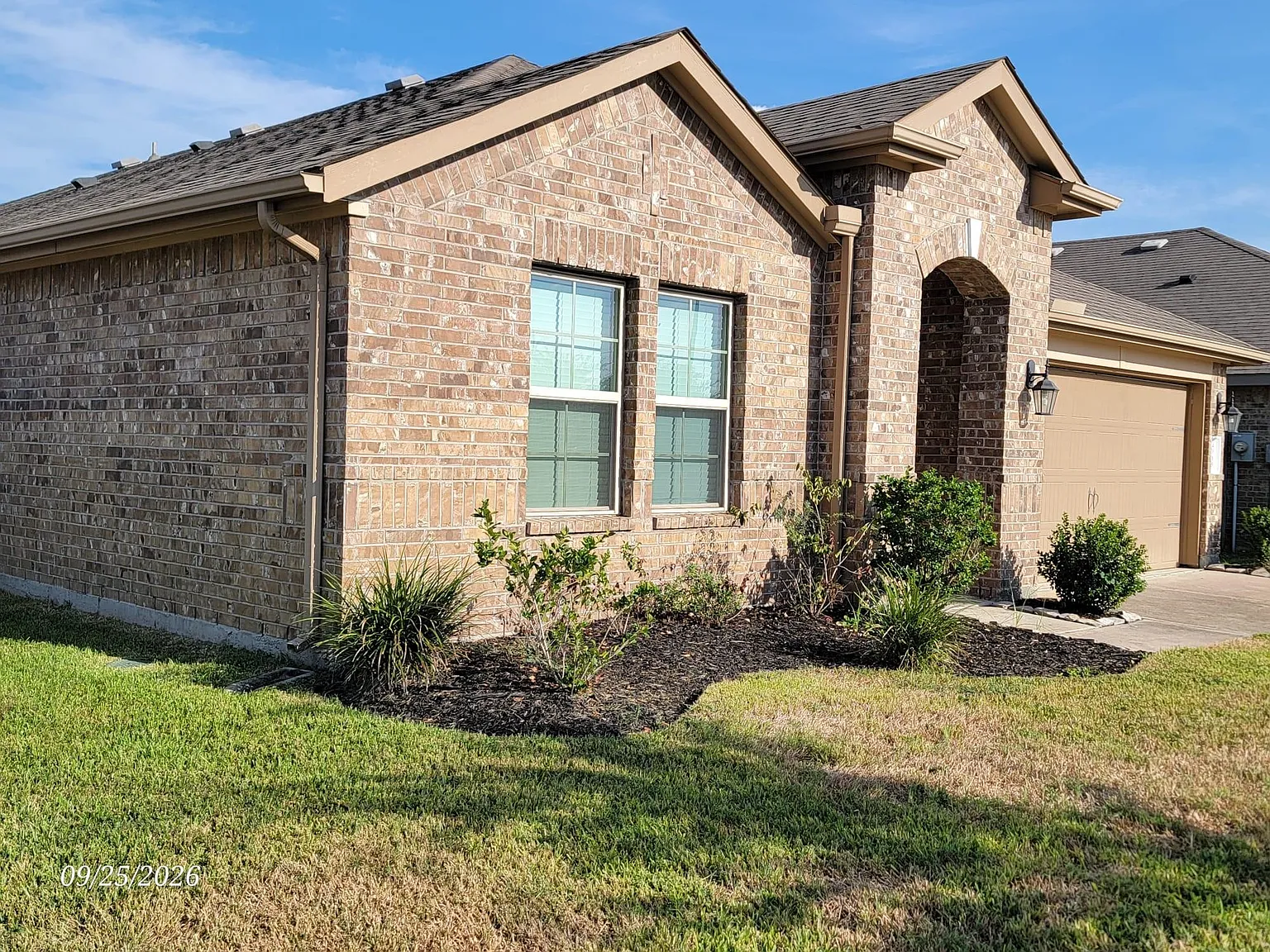 4 bed, 2.0 bath, 2210 sqft, $2,500 — Photo 3