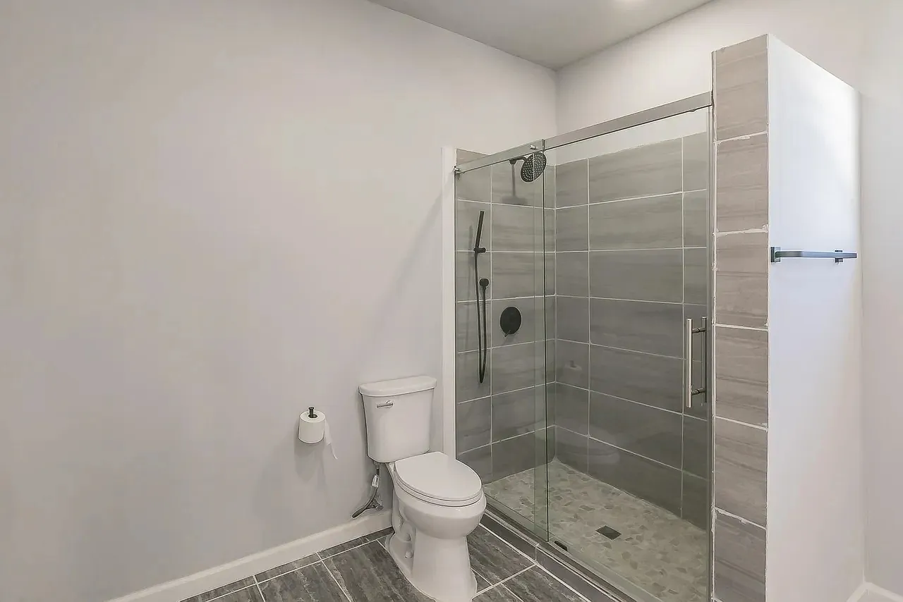2 bed, 1050 sqft, $1,600 — Photo 3