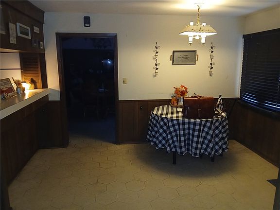 3rd image of 2916 W Highway 44