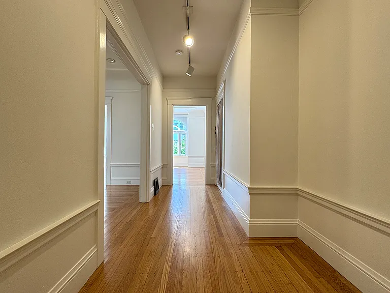 431 9th Ave — Photo 10
