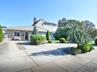 51 Jester Ln, Levittown, NY 11756