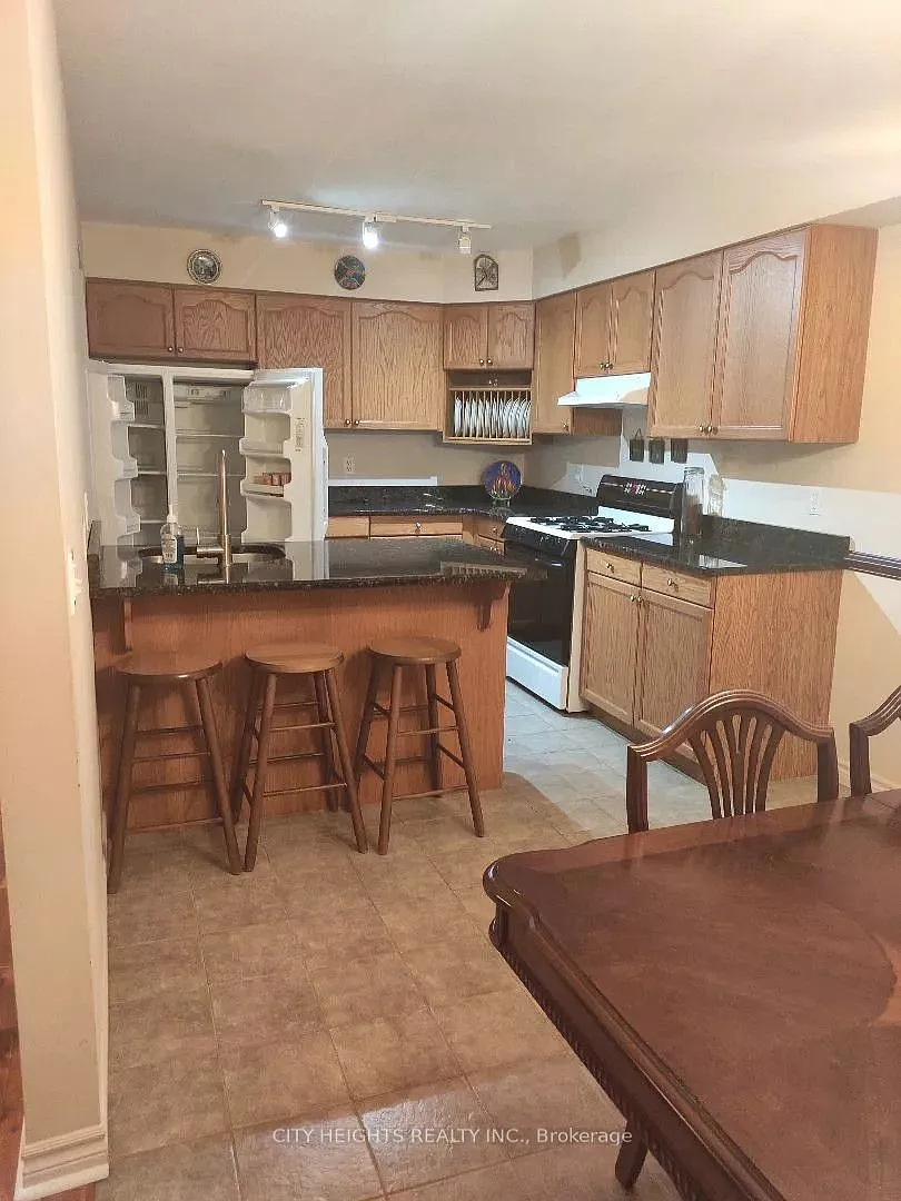 3 bed, $2,400 — Photo 2