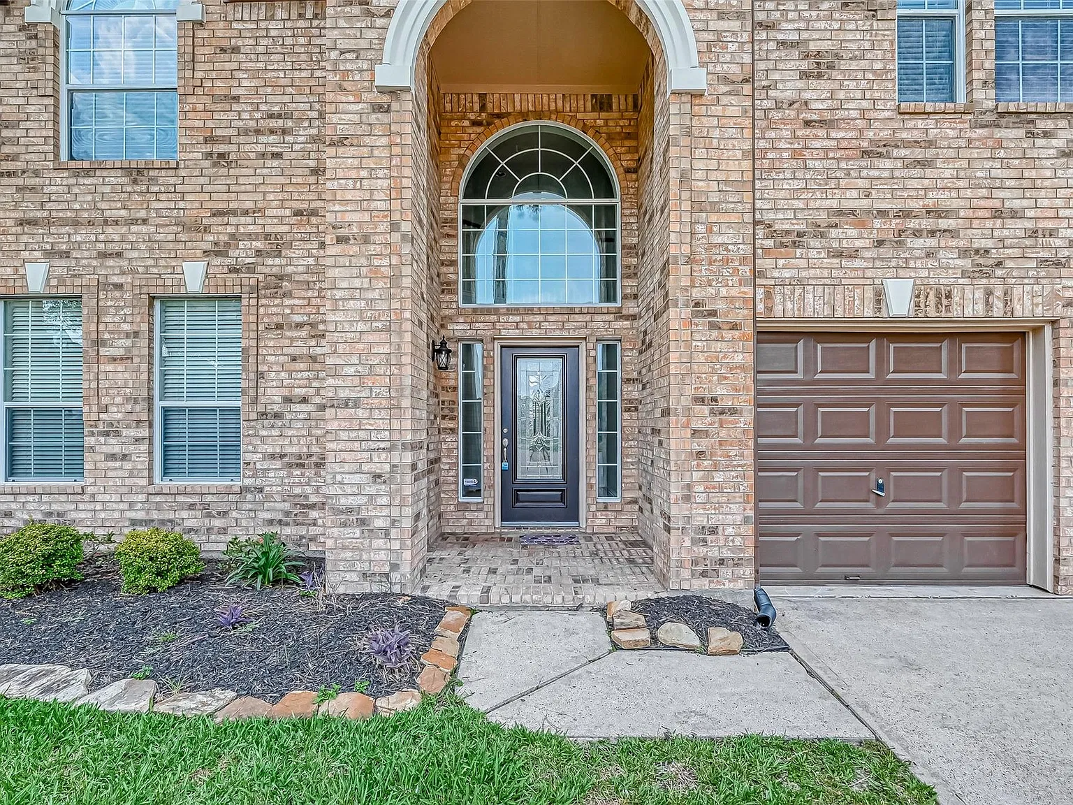 4 bed, 3.5 bath, 3016 sqft, $3,000 — Photo 3