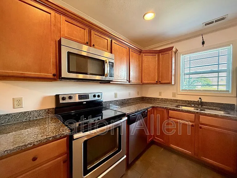 15 Lees Creek Rd #J — Photo 8