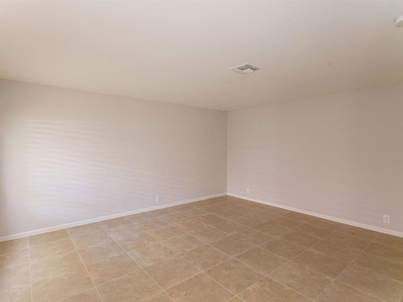 5th image of 408 W Blackhawk Dr APT 5