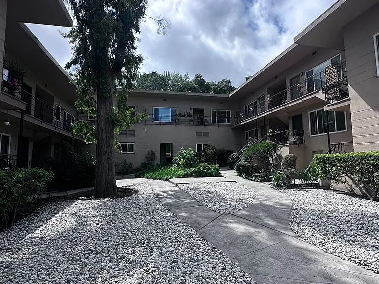 221 N El Camino Real — Photo 26