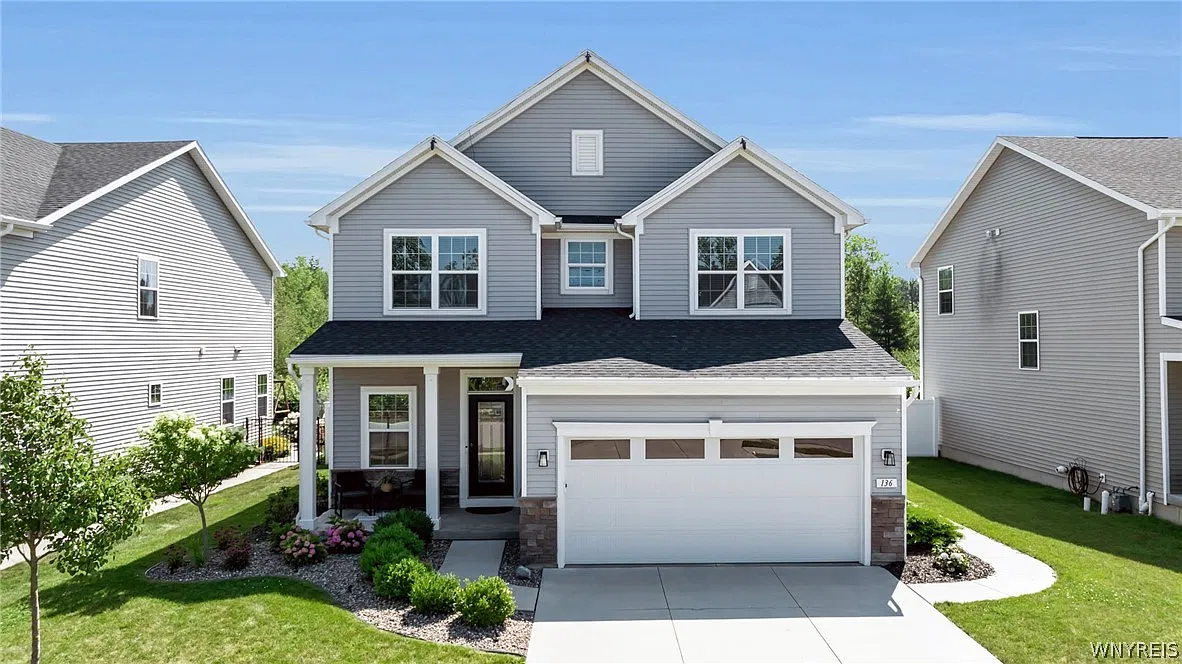4 bed, 2.5 bath, 1863 sqft, $3,900 — Photo 1