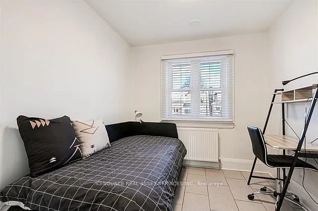 176 Pendrith St — Photo 9