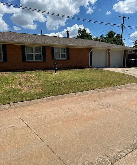 2236 Ashley Dr — Photo 3