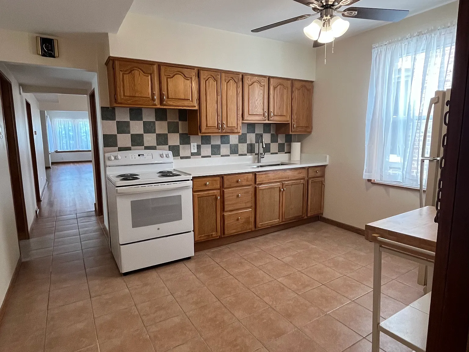 2 bed, 1350 sqft, $1,900 — Photo 2