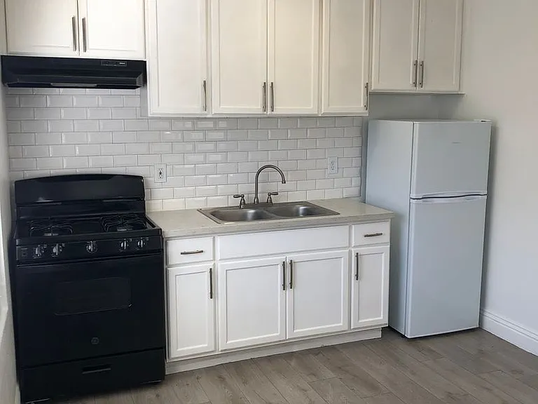 1212 Hoffman Ave — Photo 2