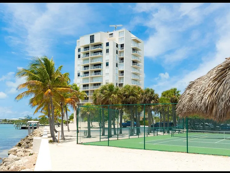 2000 Coco Plum Dr — Photo 1