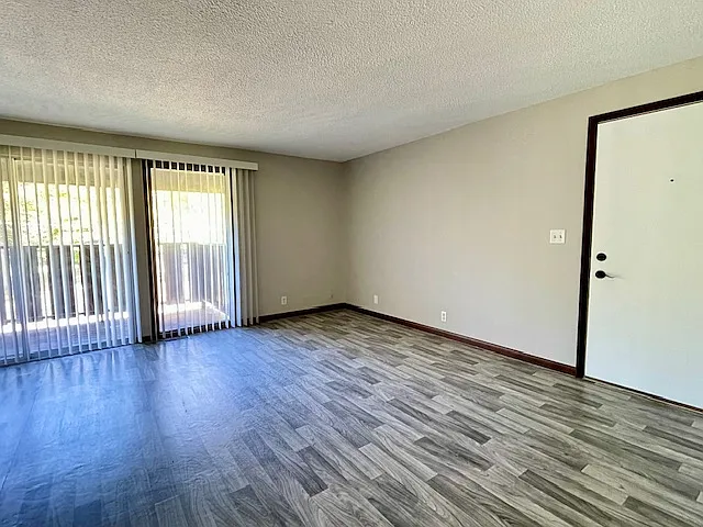 2 bed, 890 sqft, $850 — Photo 3