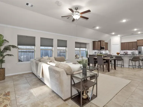 428 Auburn Pines Dr, Montgomery, TX 77316