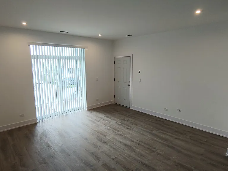 4414 N Austin Ave #100 — Photo 10