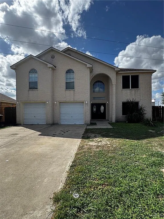 4 bed, 2.5 bath, 2348 sqft, $2,200 — Photo 2