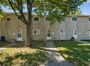 25 Upper Canada Dr #17, Kitchener, ON N2P 1G2