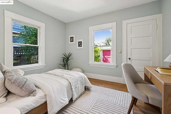 5373 James Ave — Photo 16