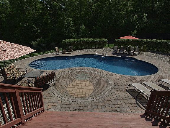 Deck stairs leading to Pool