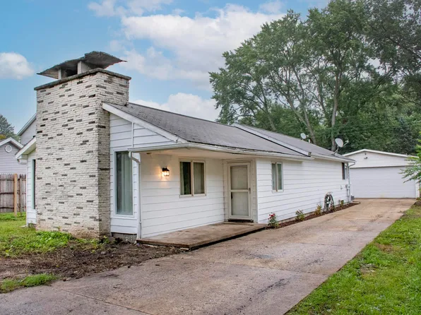 55452 Mayflower Rd, South Bend, IN 46628