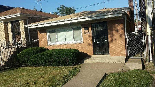 1st image of 10325 S Hoxie Ave