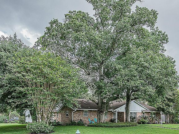 2nd image of 18603 Carriage Ct