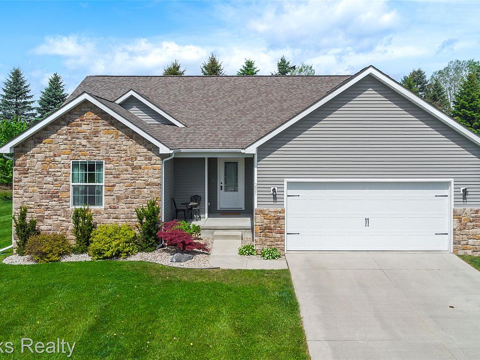 1st image of 291 Golfside Dr