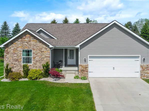 291 Golfside Dr, Lapeer, MI 48446