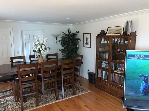 3rd image of 43 Glen Meade Dr APT B