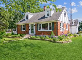 3915 Clearbrook Ave, McHenry, IL 60050