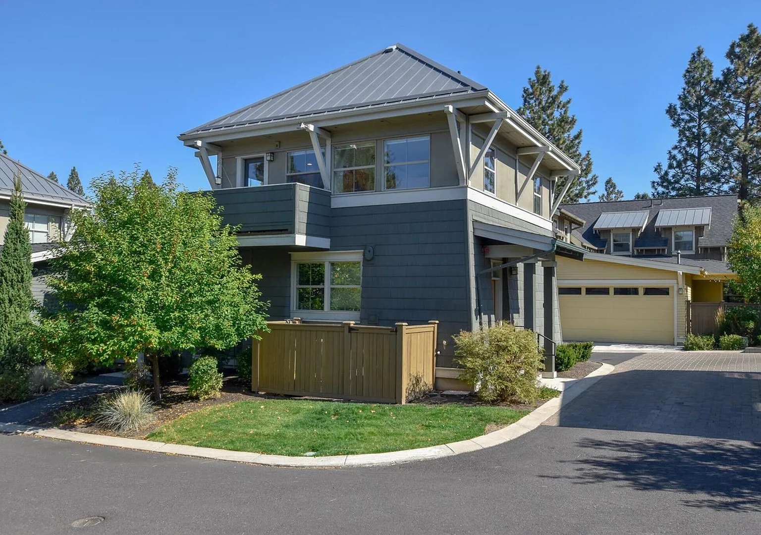 Charming 1 Bedroom Townhome with 1 car garage in NWX! — Photo 3