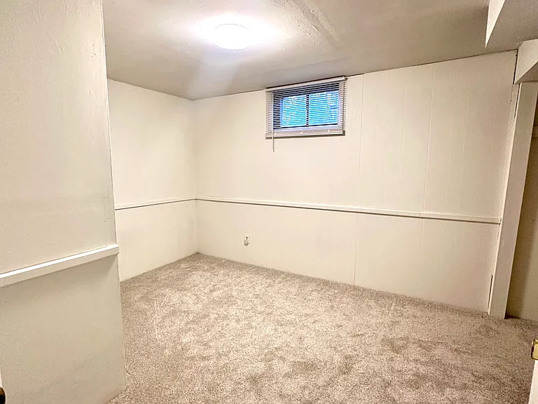 704 W Jackson St — Photo 4