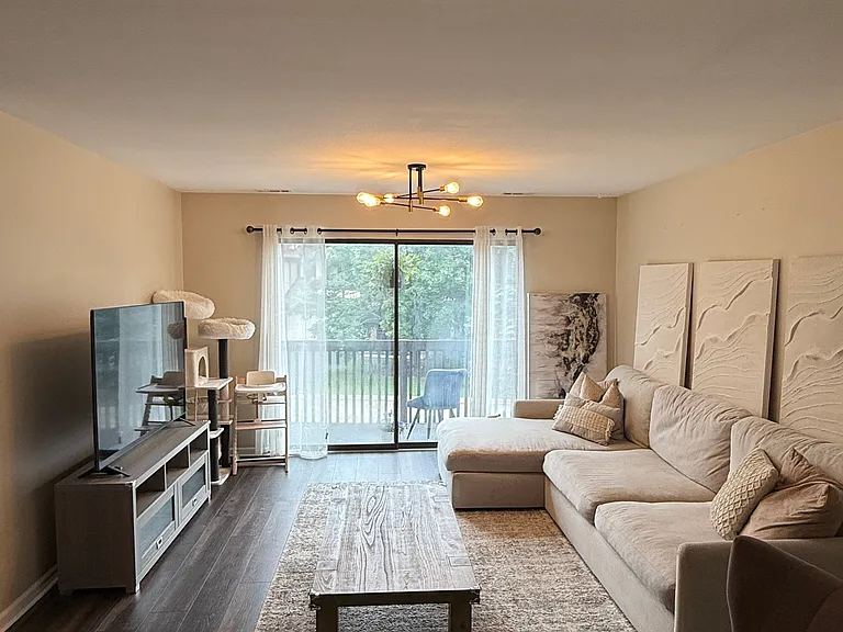 320 Deer Glen Way #D — Photo 4