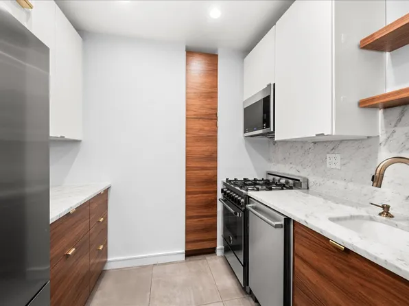 410 Central Park West 2F image 2 of 12