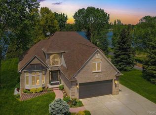 1578 Lake Metamora Dr, Metamora, MI