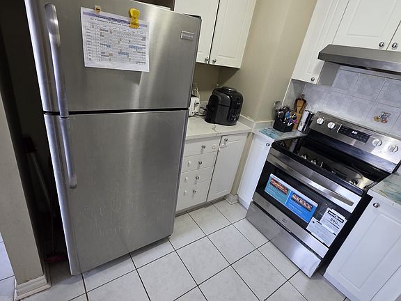 4th image of 12 Whitewater St