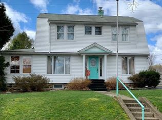 11 Hallton Hill Rd, Pine Grove, PA 17963
