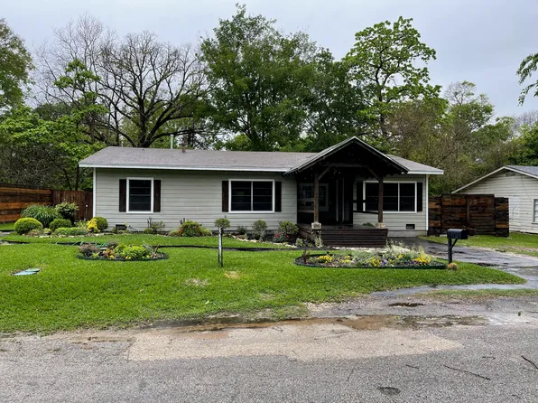 910 Maryland Dr, Athens, TX 75751