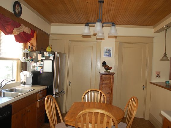 5th image of 606 Lake St