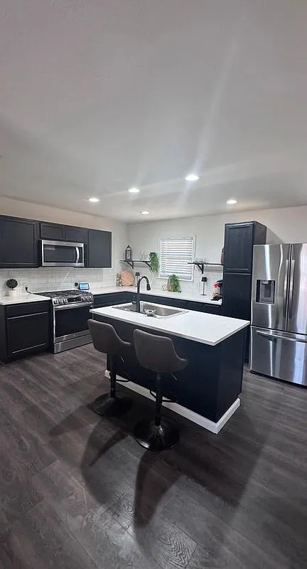 3 bed, 1.0 bath, 1088 sqft, $1,680 — Photo 3
