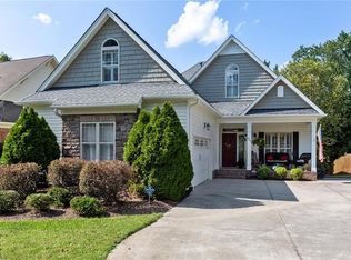 912 Chestnut Dr, High Point, NC 27262