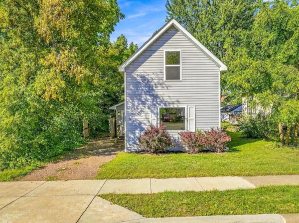 445 W 3rd St, Rush City, MN 55069